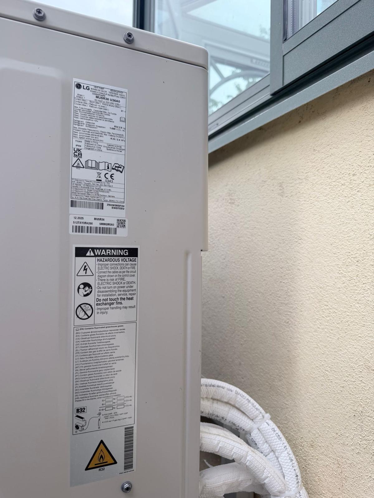 Dossier d'aides de l'État affiché sur le chantier